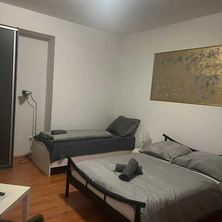 Ferienwohnung Plaza De Luxe Pressburg Exterior foto