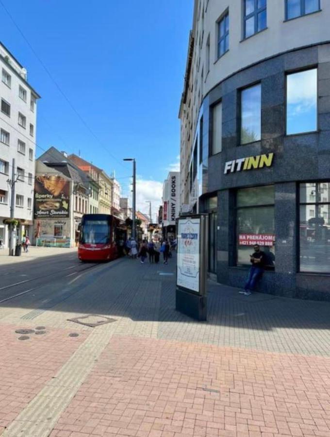 Ferienwohnung Plaza De Luxe Pressburg Exterior foto