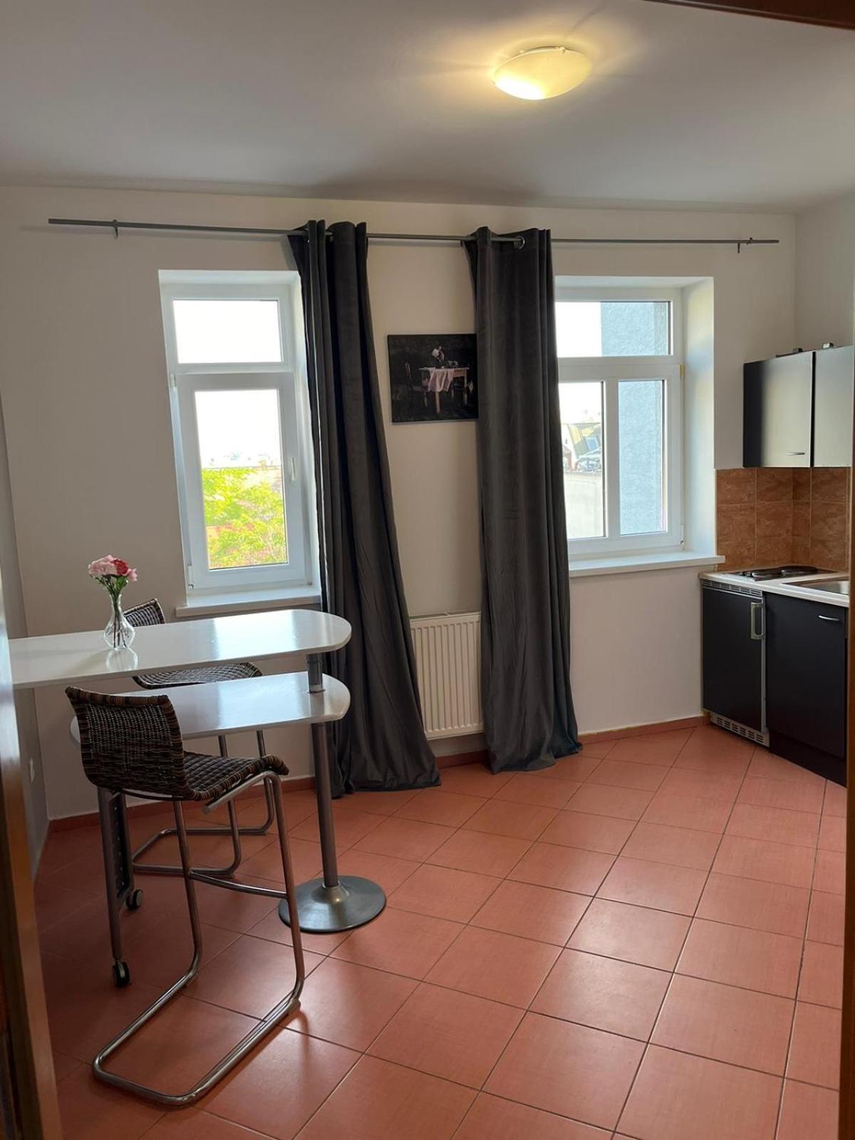 Ferienwohnung Plaza De Luxe Pressburg Exterior foto