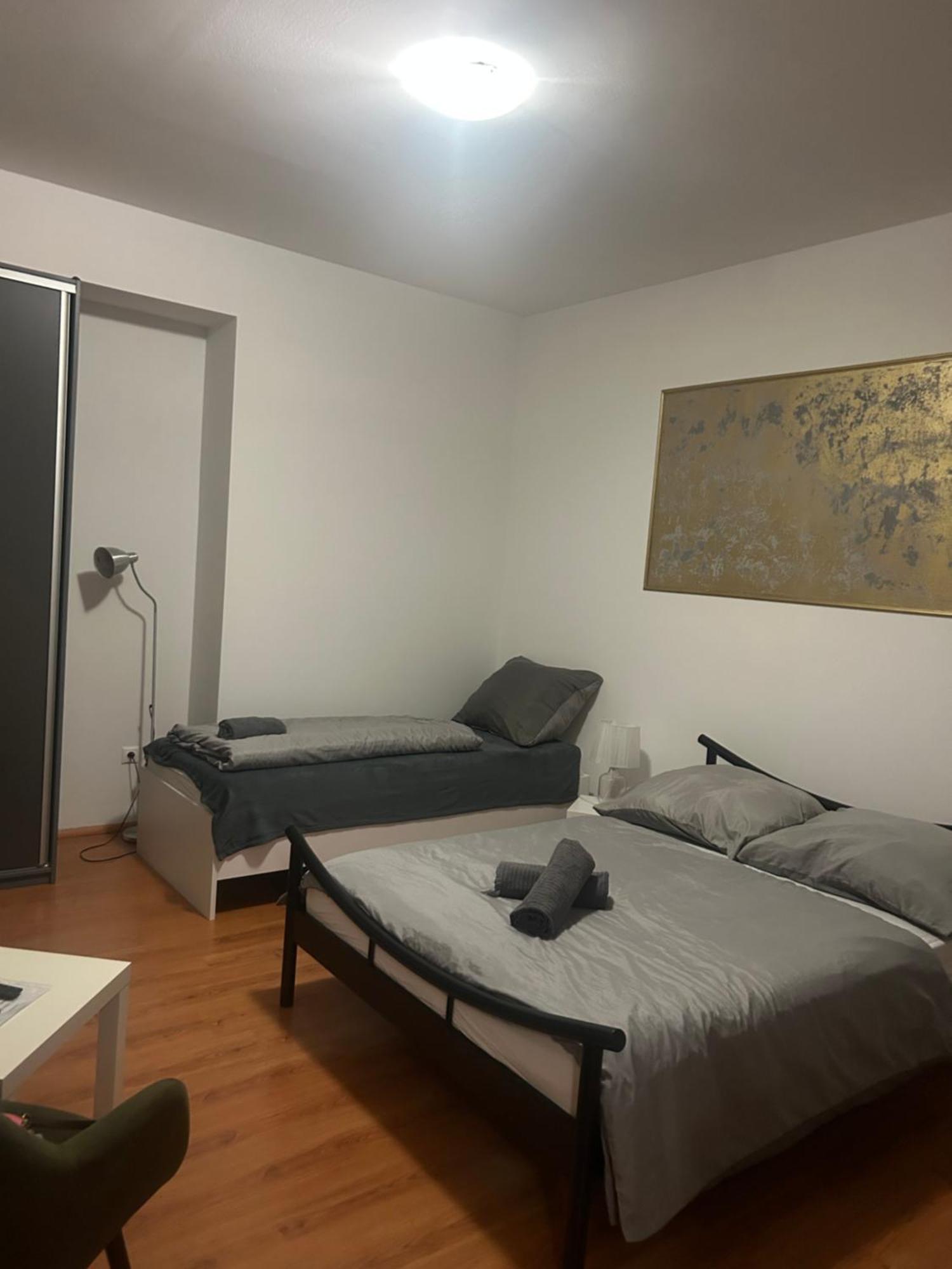 Ferienwohnung Plaza De Luxe Pressburg Exterior foto